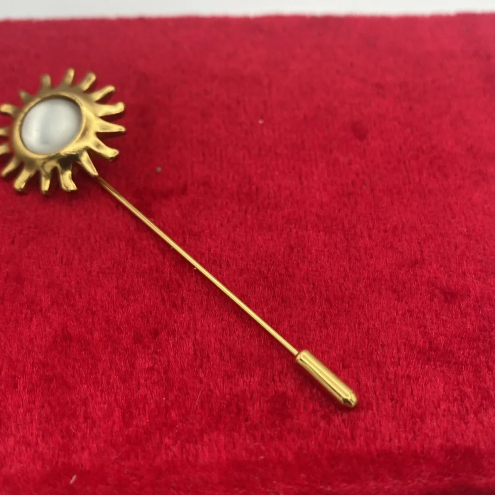 VTG Avon Smithsonian collection goldtone sunburst stick pin
